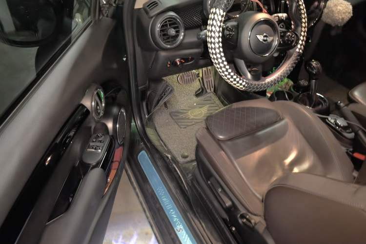 Used MINI 2016 2.0T COOPER S Driver Seat