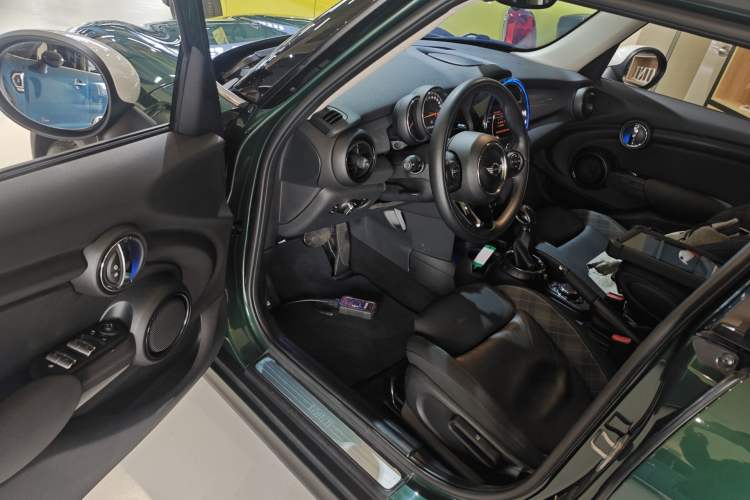 Used MINI 2016 1.5T COOPER Pioneer Edition Five-Door Model Driver Seat