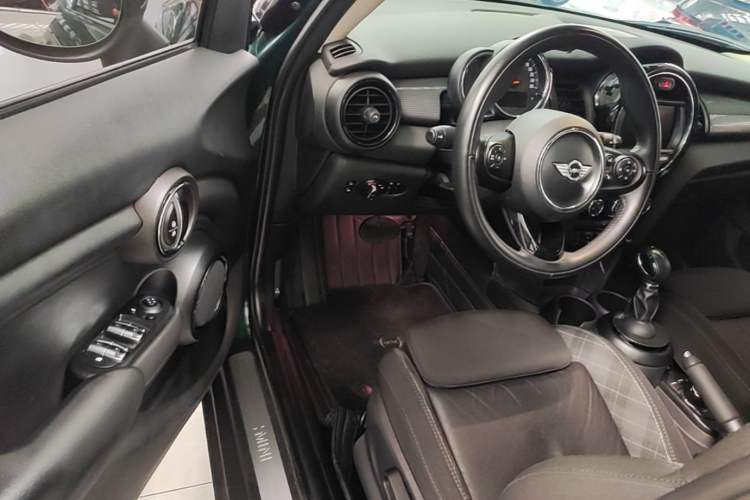 Used MINI 2016 1.5T COOPER Five-Door Edition Driver Seat