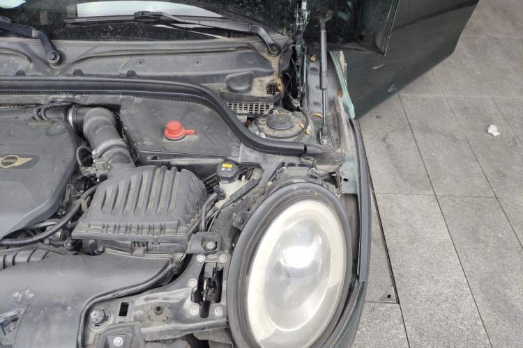 Used MINI 2016 2.0T COOPER S Performance-oriented Engine Bay Left