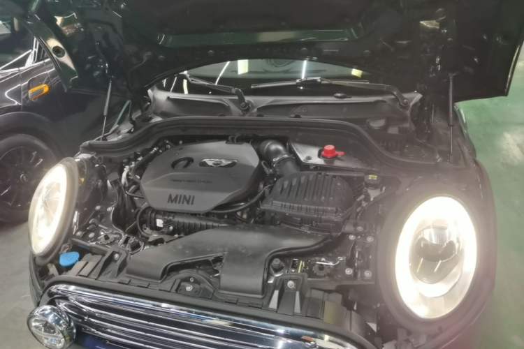 Used MINI 2016 1.5T COOPER SEVEN Engine Bay