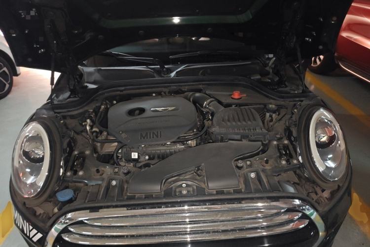 Used MINI 2016 1.5T COOPER Pioneer Edition Five-Door Model Engine Bay