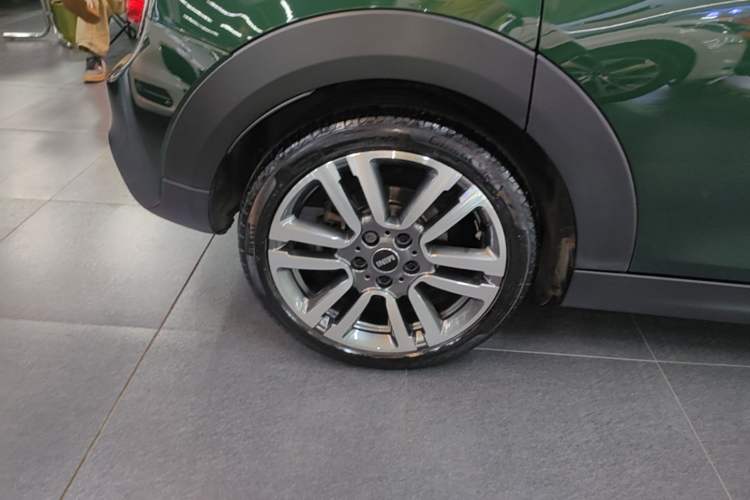 Used MINI 2016 2.0T COOPER S SEVEN Five-Door Edition Exterior 3