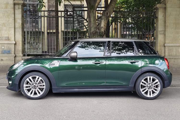 Used MINI 2016 1.5T COOPER SEVEN Five-Door Edition Exterior 3