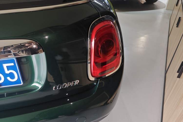 Used MINI 2016 1.5T COOPER Pioneer Edition Five-Door Model Exterior 3