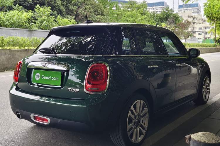 Used MINI 2016 1.5T COOPER SEVEN Five-Door Edition Exterior 4