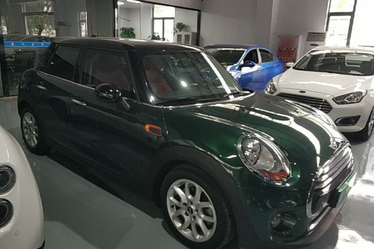 Used MINI 2016 1.5T COOPER Five-Door Edition Front Right 45 Deg