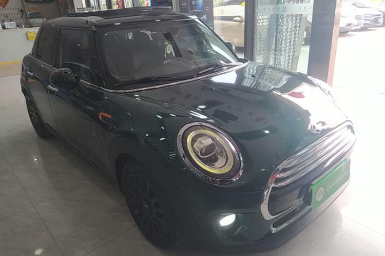 Used MINI 2016 1.5T COOPER Five-Door Edition Front Right 45 Deg