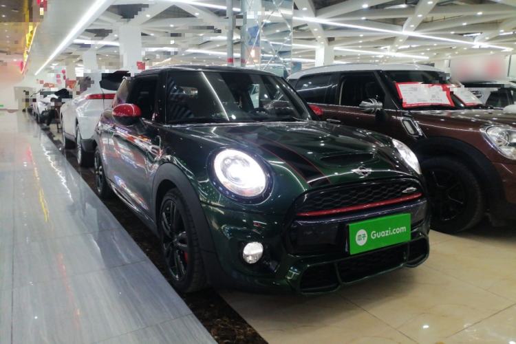 Used MINI 2016 2.0T COOPER S Performance-oriented Front Right 45 Deg