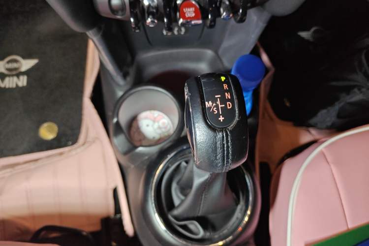 Used MINI 2016 1.2T ONE Pioneer Edition Gear Lever