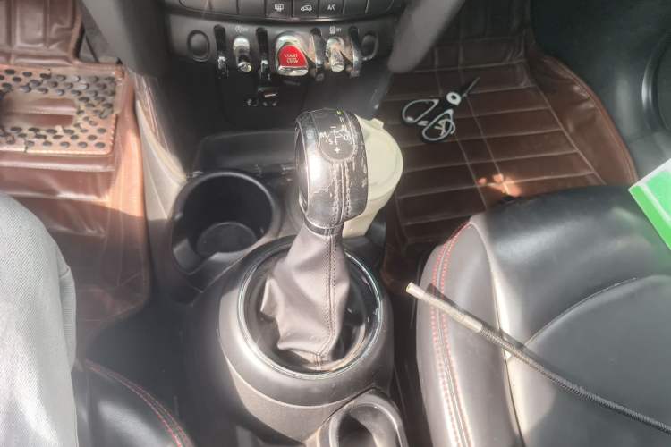Used MINI 2016 1.2T ONE Pioneer Edition Gear Lever