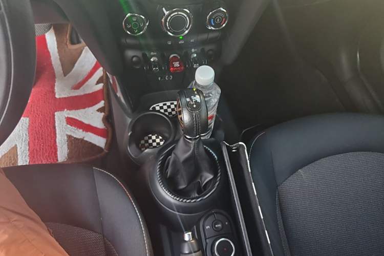 Used MINI 2016 1.2T ONE Pioneer Edition Five-Door Version Gear Lever