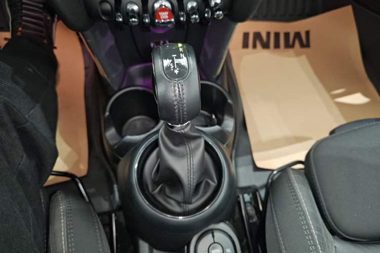Used MINI 2016 1.5T COOPER Five-Door Edition Gear Lever