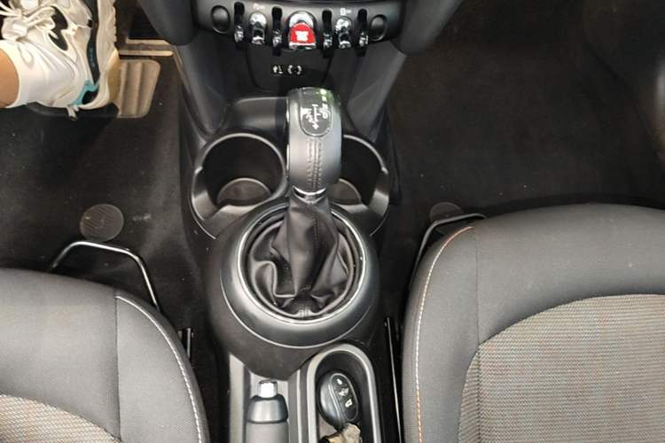 Used MINI 2016 1.2T ONE Pioneer Edition Gear Lever