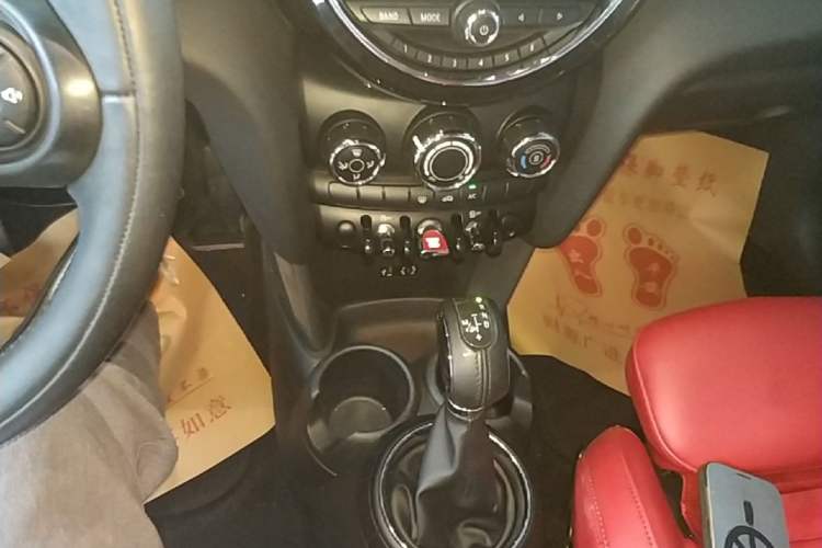 Used MINI 2016 1.5T COOPER Five-Door Edition Gear Lever