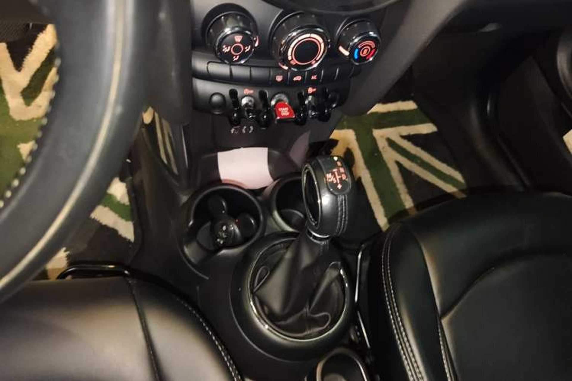 Used MINI 2016 1.2T ONE Pioneer Edition Gear Lever
