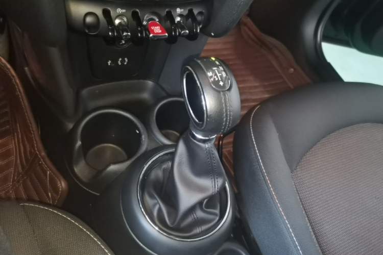 Used MINI 2016 1.2T ONE Pioneer Edition Five-Door Version Gear Lever