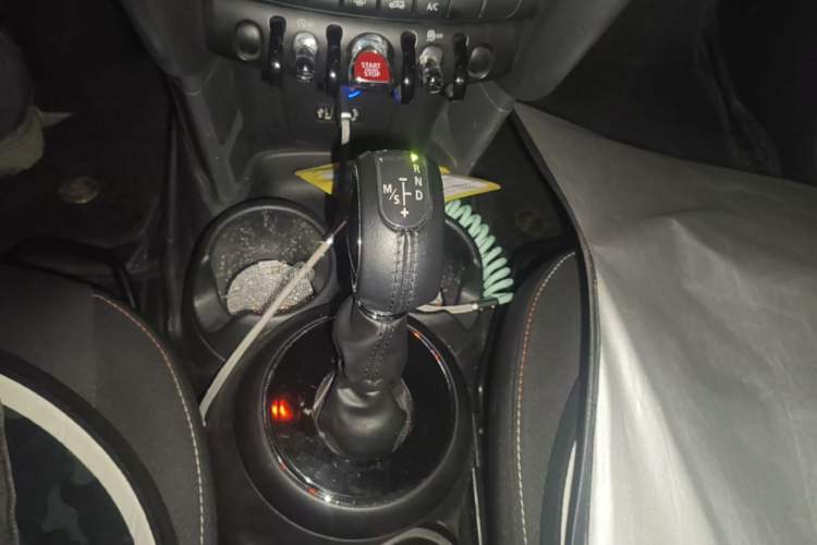 Used MINI 2016 1.2T ONE Pioneer Edition Five-Door Version Gear Lever