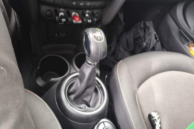 Used MINI 2016 1.2T ONE Pioneer Edition Gear Lever