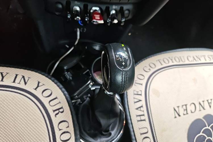 Used MINI 2016 1.2T ONE Pioneer Edition Five-Door Version Gear Lever