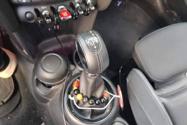 Used MINI 2016 1.5T COOPER Five-Door Edition Gear Lever
