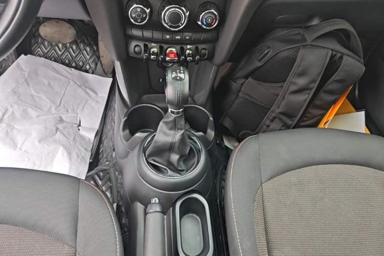 Used MINI 2016 1.2T ONE Pioneer Edition Gear Lever