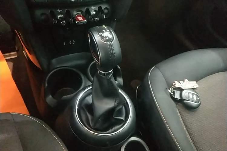 Used MINI 2016 1.2T ONE Pioneer Edition Five-Door Version Gear Lever