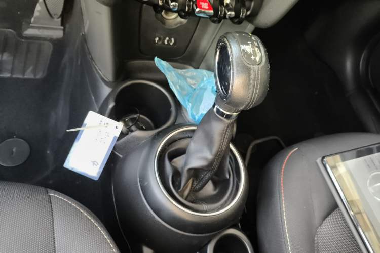 Used MINI 2016 1.2T ONE Pioneer Edition Gear Lever