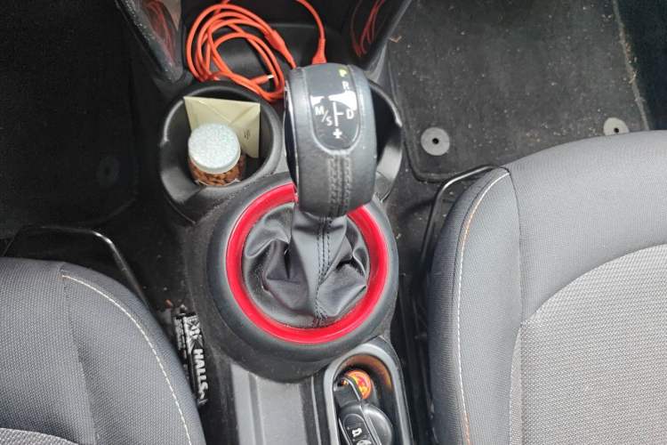 Used MINI 2016 1.2T ONE Pioneer Edition Gear Lever
