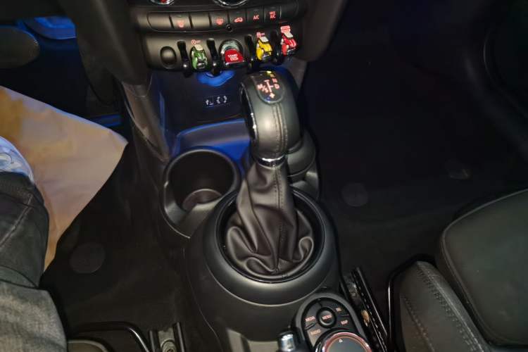 Used MINI 2016 1.5T COOPER Avant-Garde Gear Lever