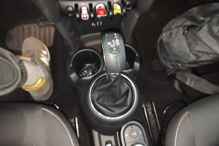 Used MINI 2016 1.2T ONE Pioneer Edition Gear Lever