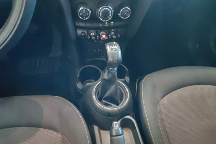 Used MINI 2016 1.2T ONE Pioneer Edition Five-Door Version Gear Lever