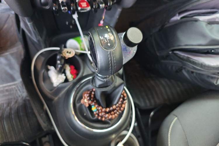 Used MINI 2016 1.2T ONE Pioneer Edition Gear Lever