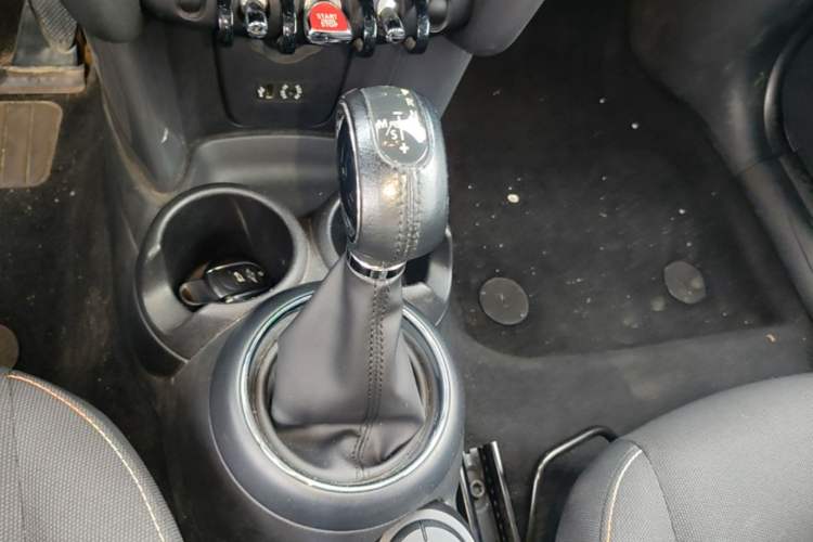 Used MINI 2016 1.2T ONE Pioneer Edition Gear Lever
