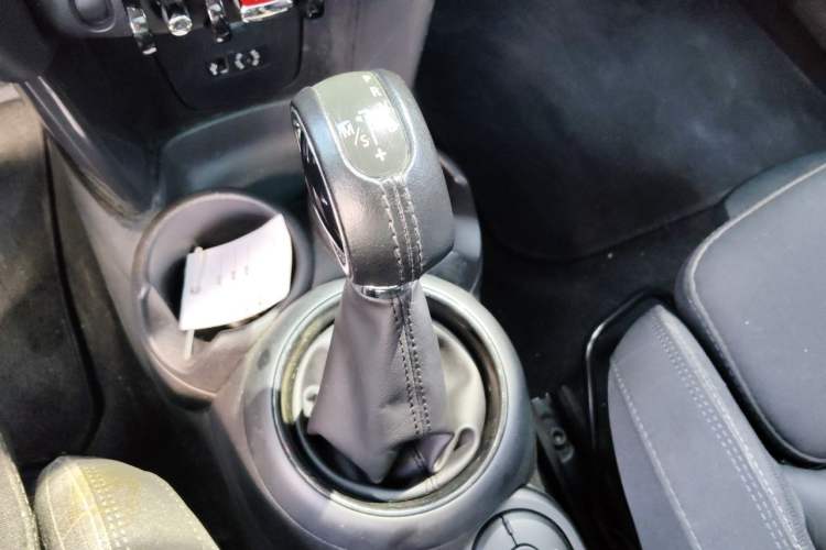 Used MINI 2016 1.5T COOPER Five-Door Edition Gear Lever