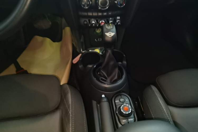 Used MINI 2016 1.5T COOPER Five-Door Edition Gear Lever