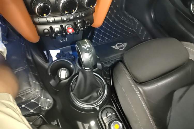 Used MINI 2016 1.5T COOPER SEVEN Gear Lever
