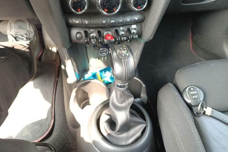 Used MINI 2016 1.5T COOPER Avant-Garde Gear Lever