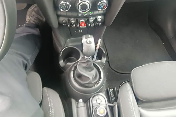 Used MINI 2016 1.5T COOPER Five-Door Edition Gear Lever