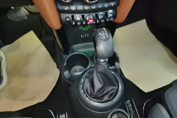 Used MINI 2016 1.5T COOPER SEVEN Gear Lever