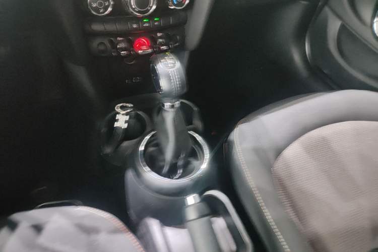 Used MINI 2016 1.2T ONE Pioneer Edition Five-Door Version Gear Lever