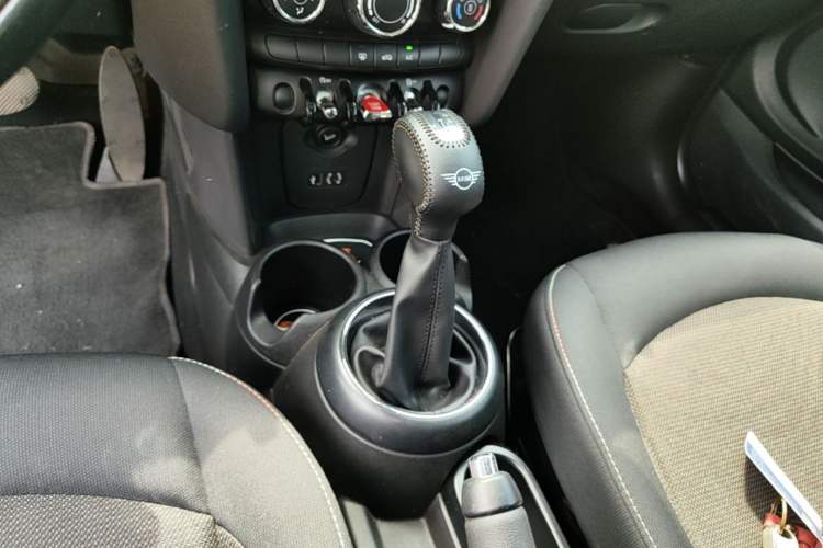 Used MINI 2016 1.2T ONE Pioneer Edition Gear Lever