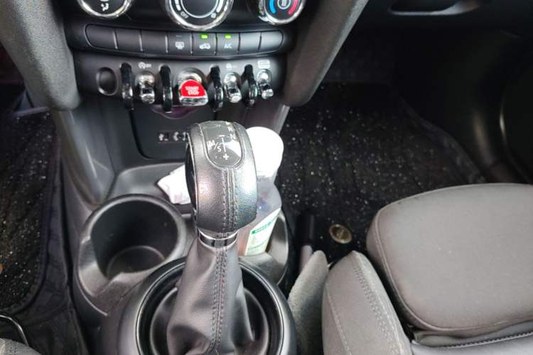 Used MINI 2016 1.5T COOPER Five-Door Edition Gear Lever