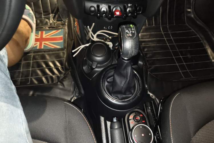 Used MINI 2016 1.2T ONE Pioneer Edition Gear Lever