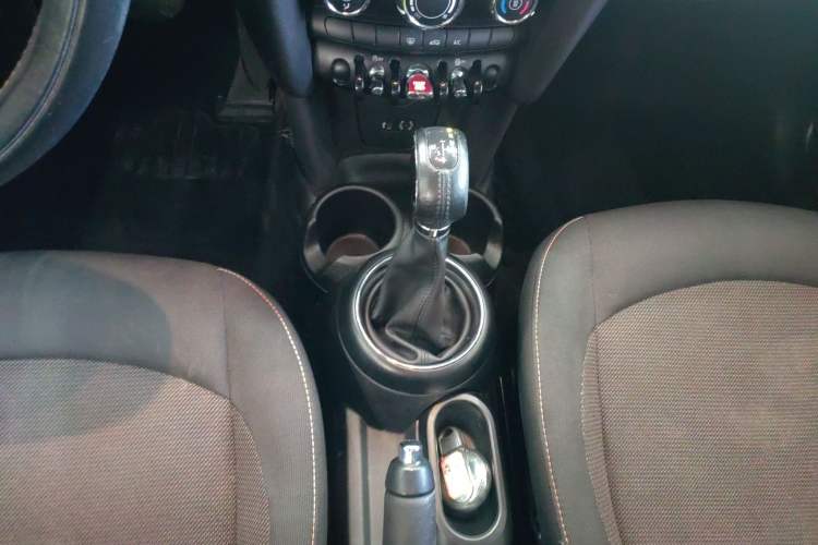 Used MINI 2016 1.2T ONE Pioneer Edition Five-Door Version Gear Lever
