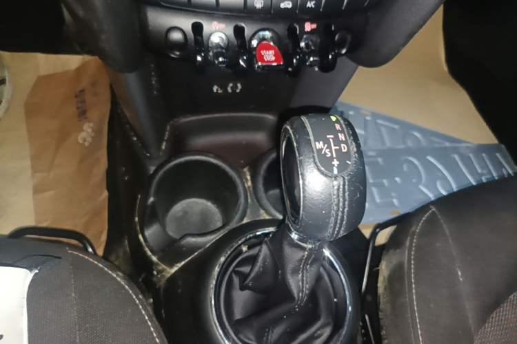 Used MINI 2016 1.2T ONE Pioneer Edition Gear Lever