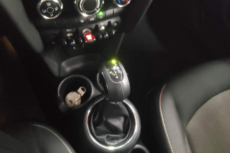 Used MINI 2016 1.2T ONE Pioneer Edition Five-Door Version Gear Lever