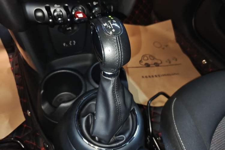 Used MINI 2016 1.2T ONE Pioneer Edition Five-Door Version Gear Lever
