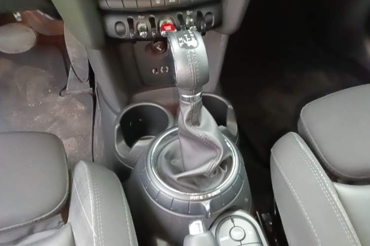 Used MINI 2016 1.5T COOPER Five-Door Edition Gear Lever