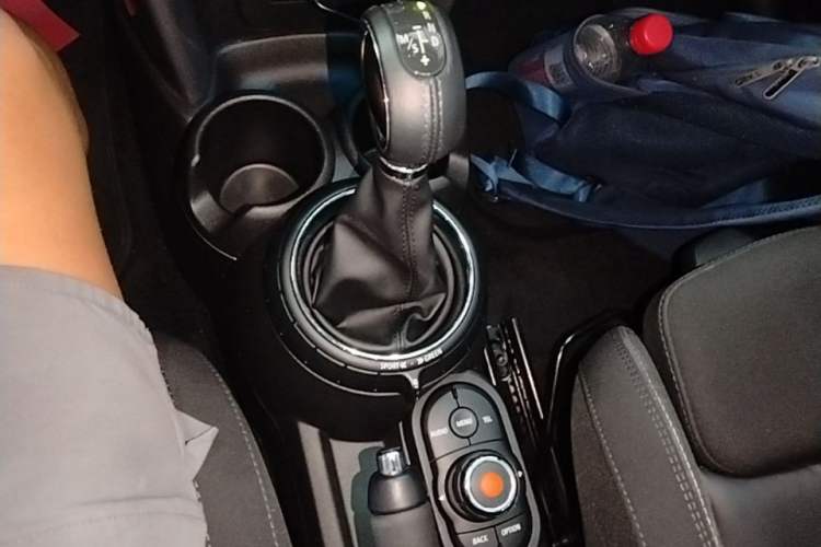 Used MINI 2016 1.5T COOPER Five-Door Edition Gear Lever